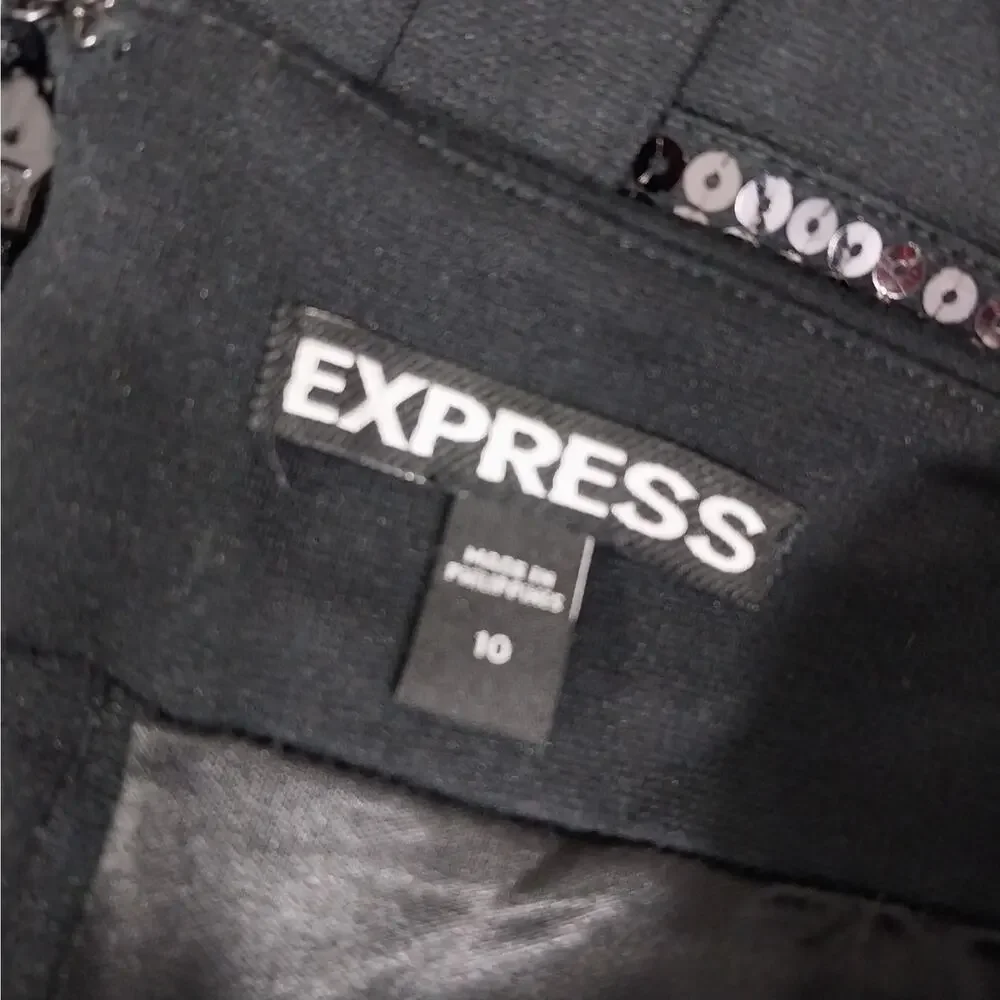 EXPRESS! ADORABLE BLACK ON BLACK SEQUINNED/STRIPED STRETCH MINI SKIRT! SZ 10